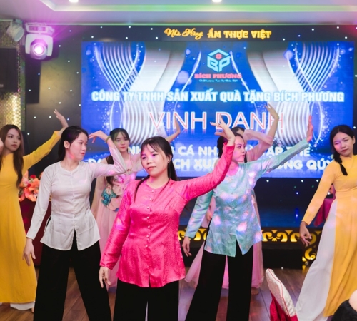 LỄ TỔNG KẾT HOẠT ĐỘNG KINH DOANH QUÝ 2/2025 – QUÀ TẶNG BÍCH PHƯƠNG