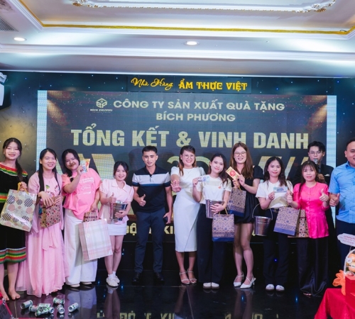 LỄ TỔNG KẾT HOẠT ĐỘNG KINH DOANH QUÝ 2/2025 – QUÀ TẶNG BÍCH PHƯƠNG