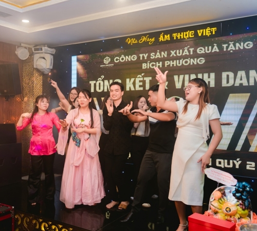 LỄ TỔNG KẾT HOẠT ĐỘNG KINH DOANH QUÝ 2/2025 – QUÀ TẶNG BÍCH PHƯƠNG