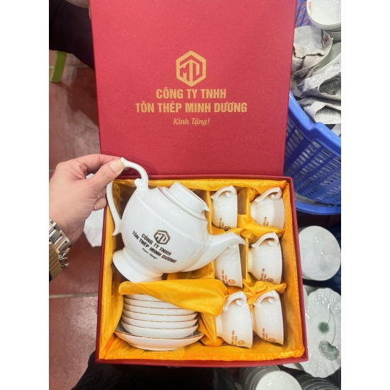 BỘ ẤM TRÀ QUÀ TẶNG IN KHẮC LOGO – MÓN QUÀ DOANH NGHIỆP SANG TRỌNG & ĐẬM DẤU ẤN THƯƠNG HIỆU